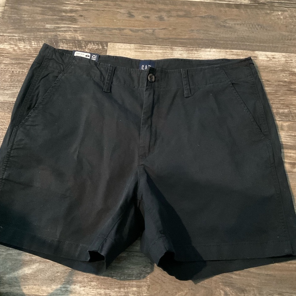 Gap Mid-rise Women’s Black Shorts.  SIZE 14 NWT - Picture 4 of 5
